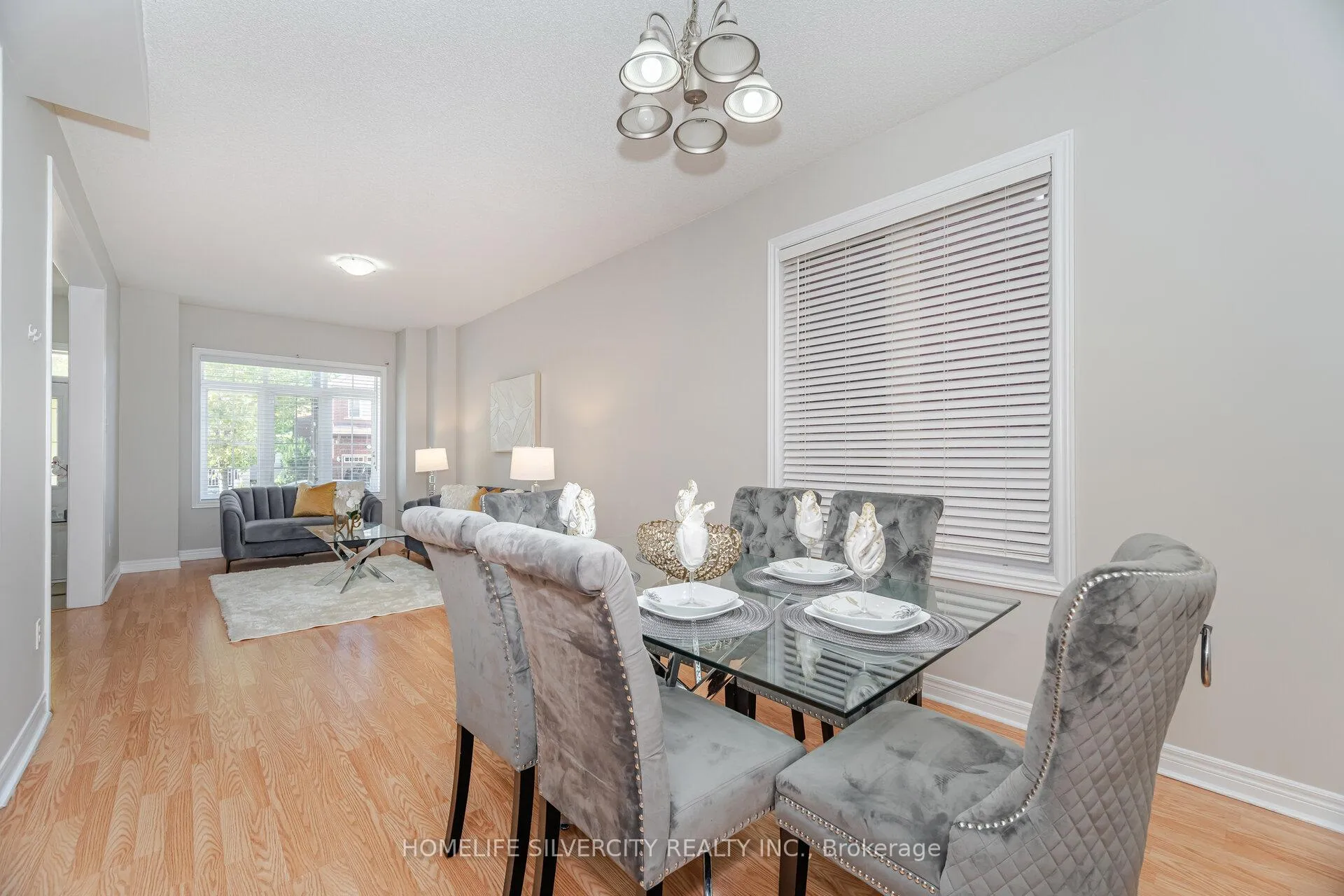 Photo 10 of 105 Aylesbury Drive, Brampton, Northwest Brampton — HOMEH