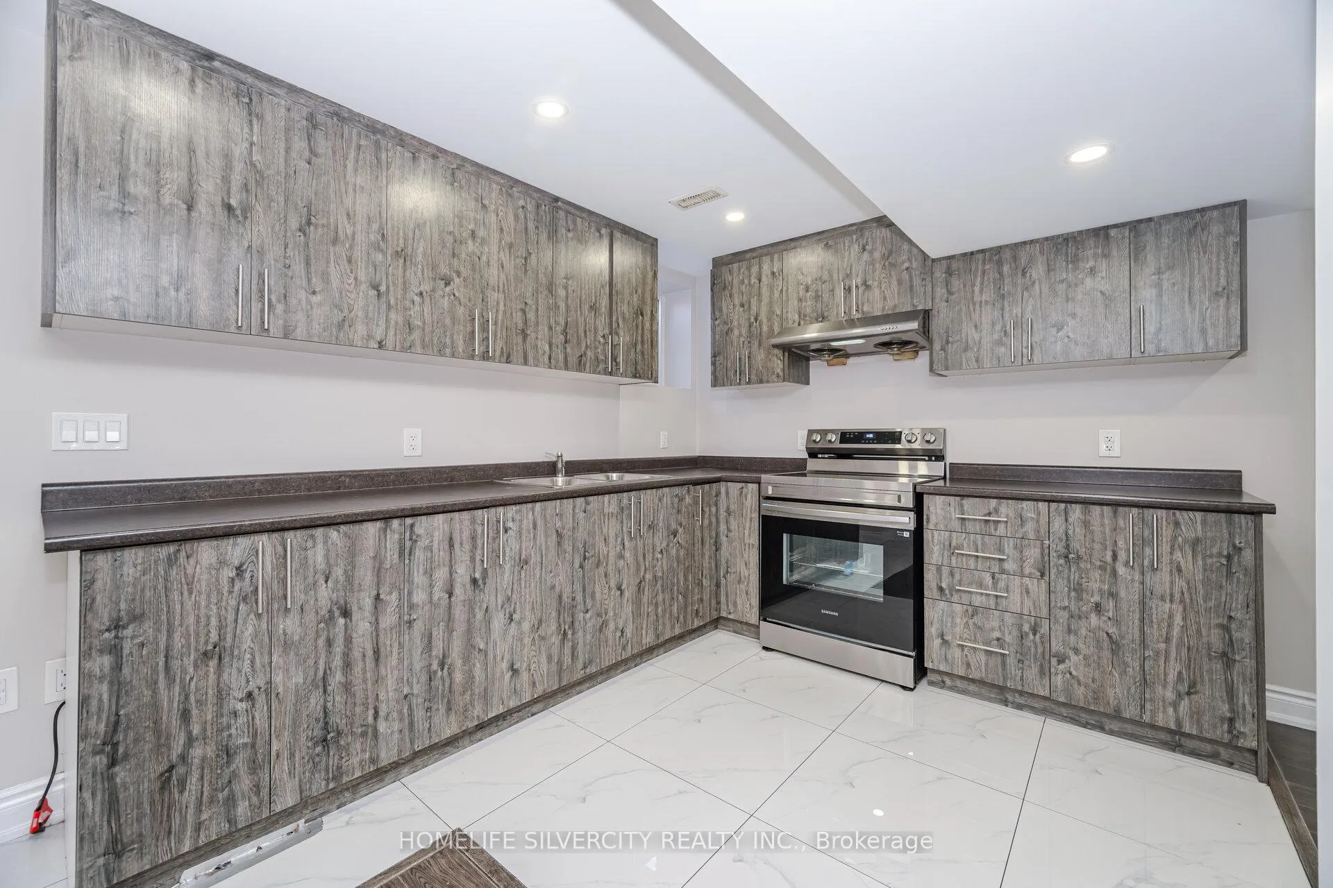Photo 31 of 105 Aylesbury Drive, Brampton, Northwest Brampton — HOMEH