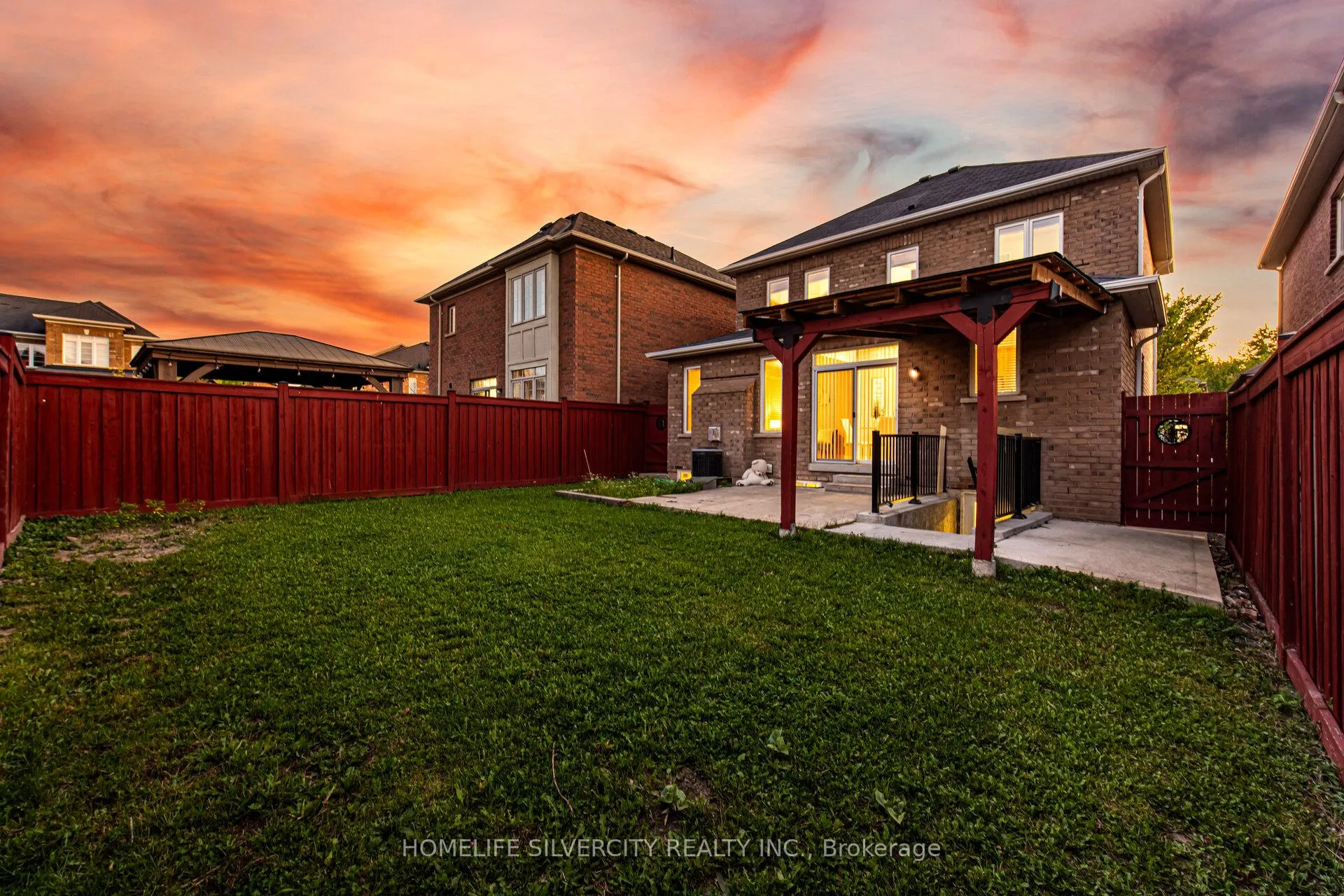 Photo 37 of 105 Aylesbury Drive, Brampton, Northwest Brampton — HOMEH