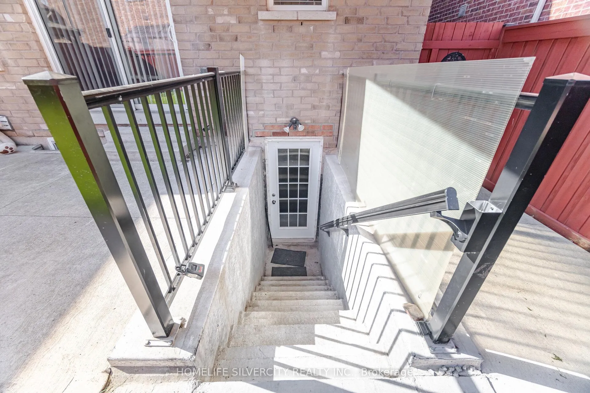 Photo 38 of 105 Aylesbury Drive, Brampton, Northwest Brampton — HOMEH