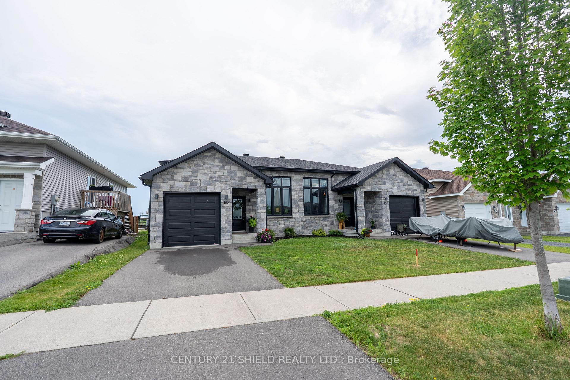 Photo 2 of 166 Bellwood Drive, Cornwall — HOMEH