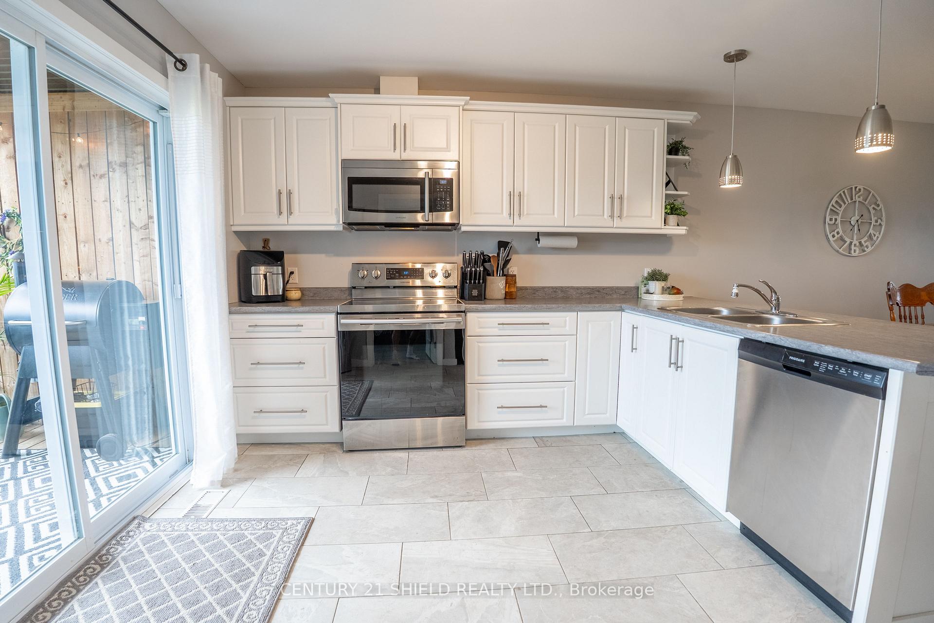 Photo 13 of 166 Bellwood Drive, Cornwall — HOMEH