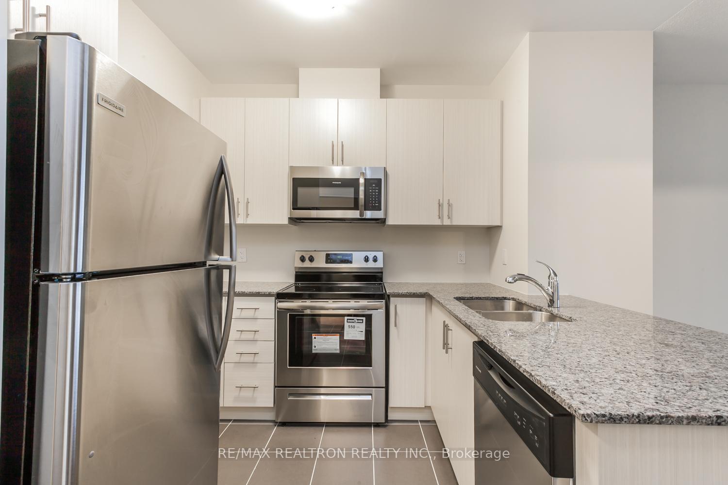 Photo 4 of Unit Unit # 608, 7325 Markham Road, Markham, Cedarwood — HOMEH