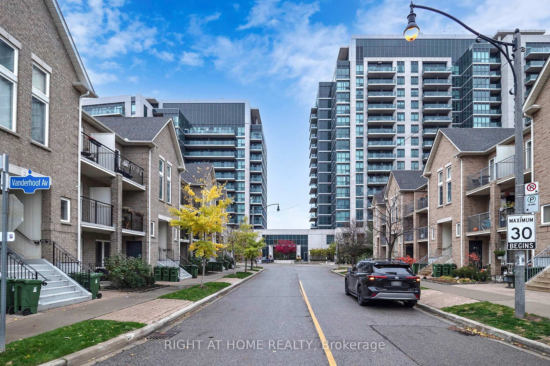 Photo 3 of Unit 813, 35 Brian Peck Crescent, Toronto, Thorncliffe Park — HOMEH