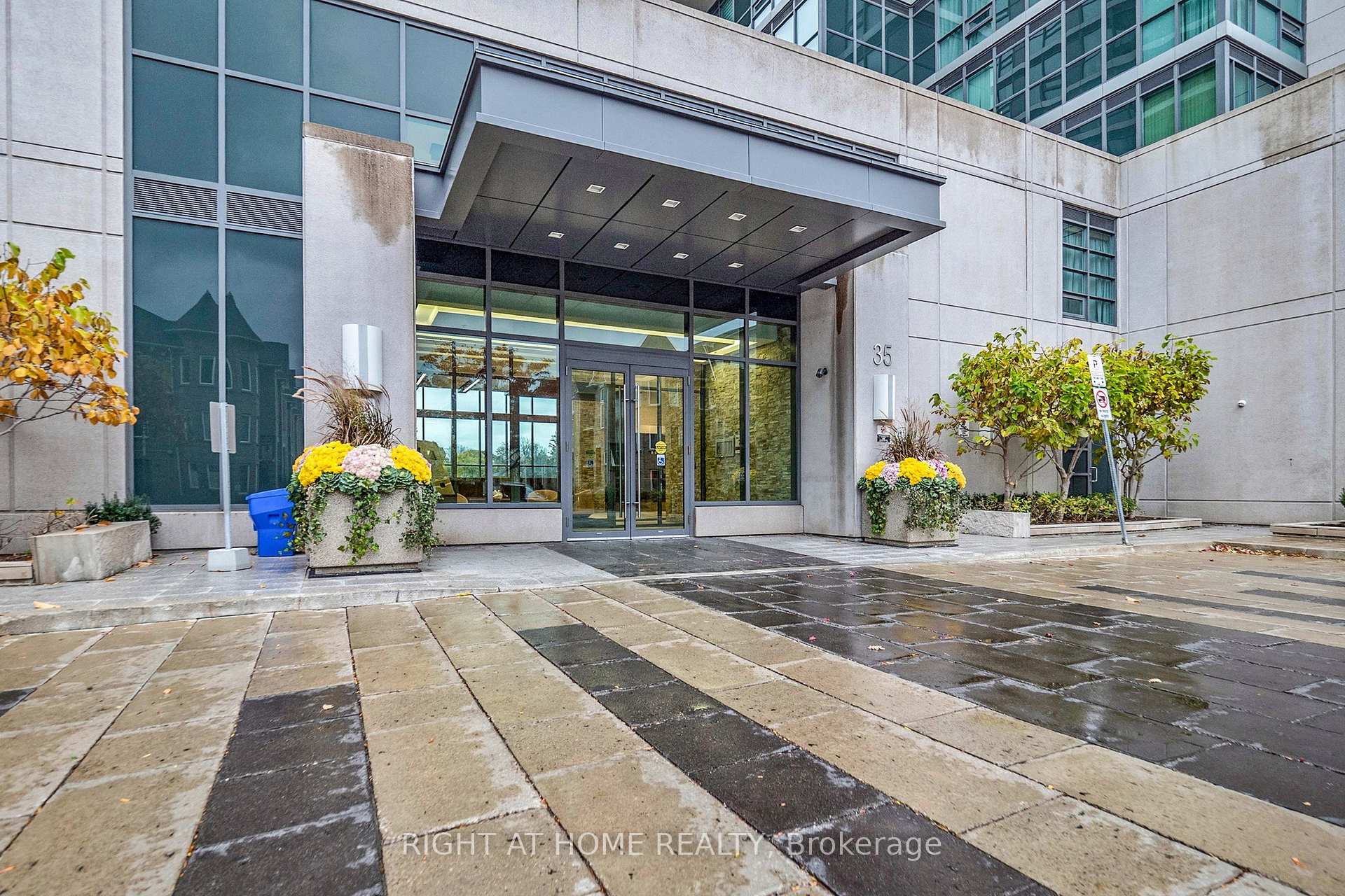 Photo 30 of Unit 813, 35 Brian Peck Crescent, Toronto, Thorncliffe Park — HOMEH