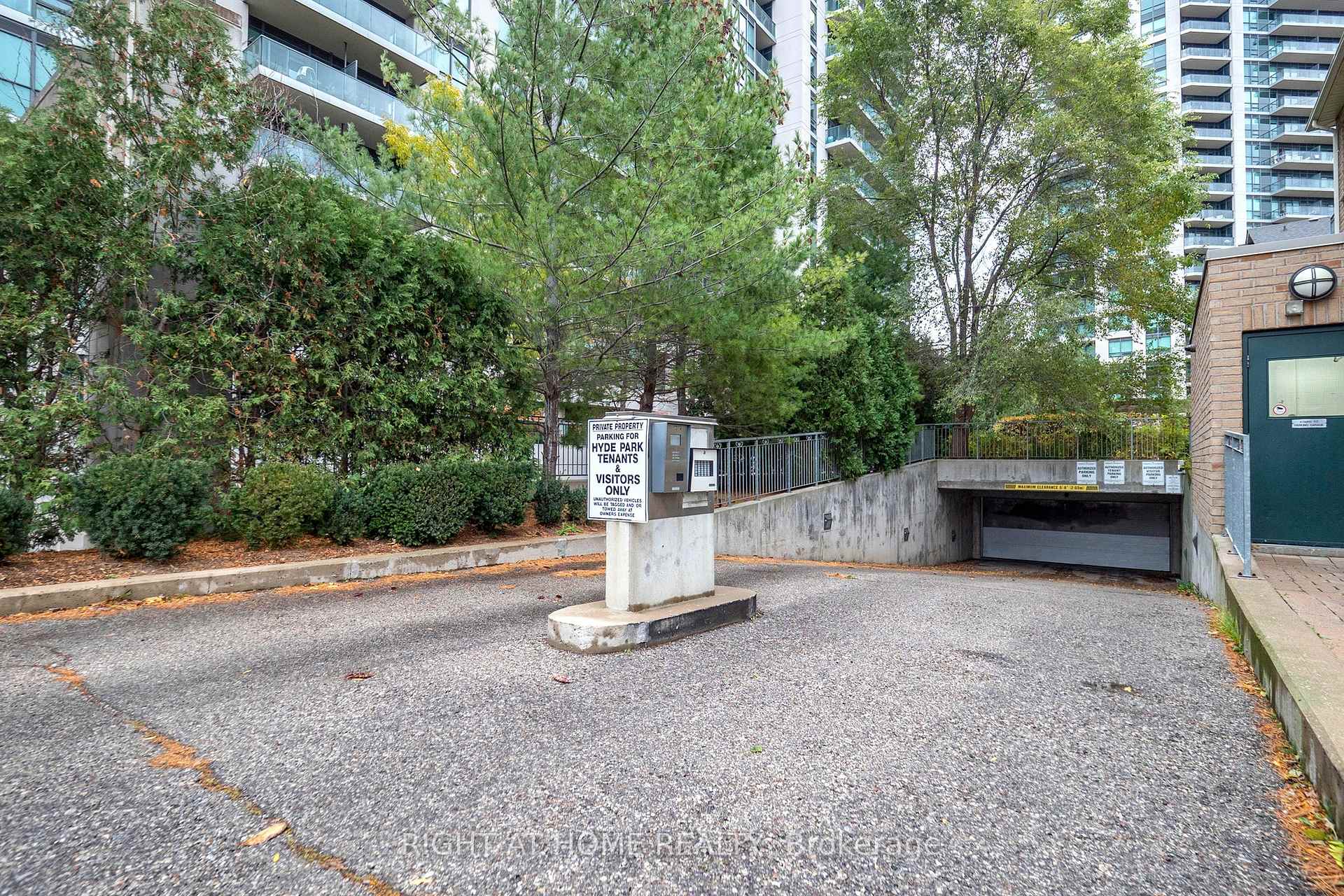 Photo 32 of Unit 813, 35 Brian Peck Crescent, Toronto, Thorncliffe Park — HOMEH