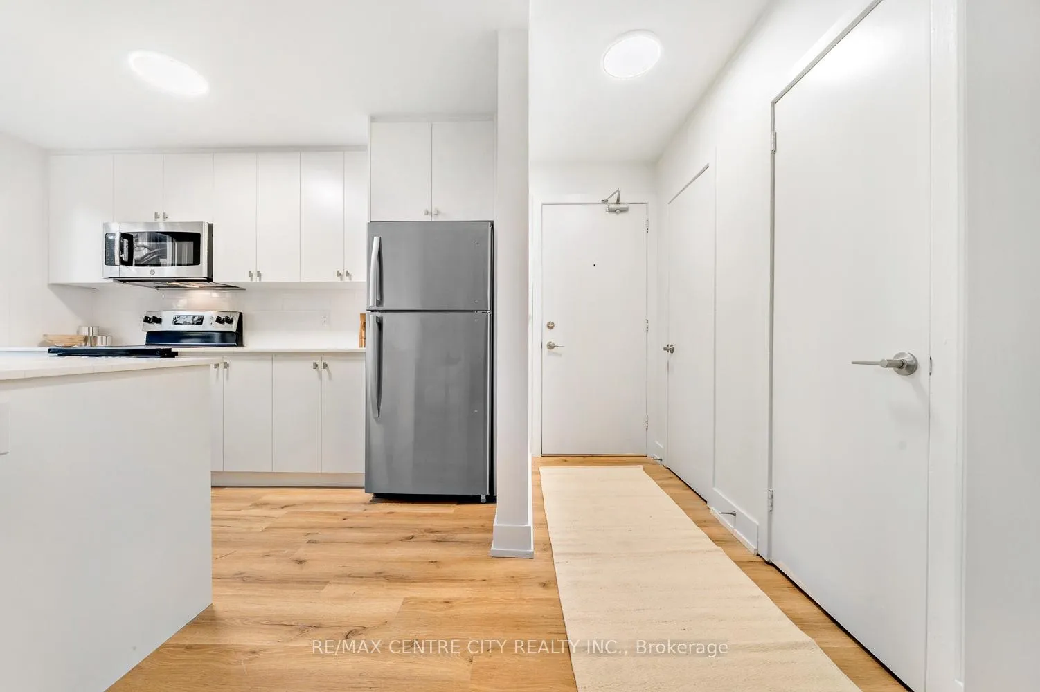 Photo 6 of Unit 4, 232 Elm Street, St. Thomas — HOMEH