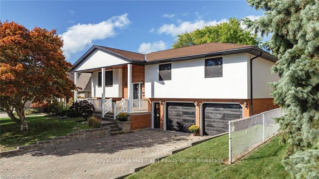 Photo 1 of 30 Leonard Drive, Goderich, Goderich (Town) — HOMEH