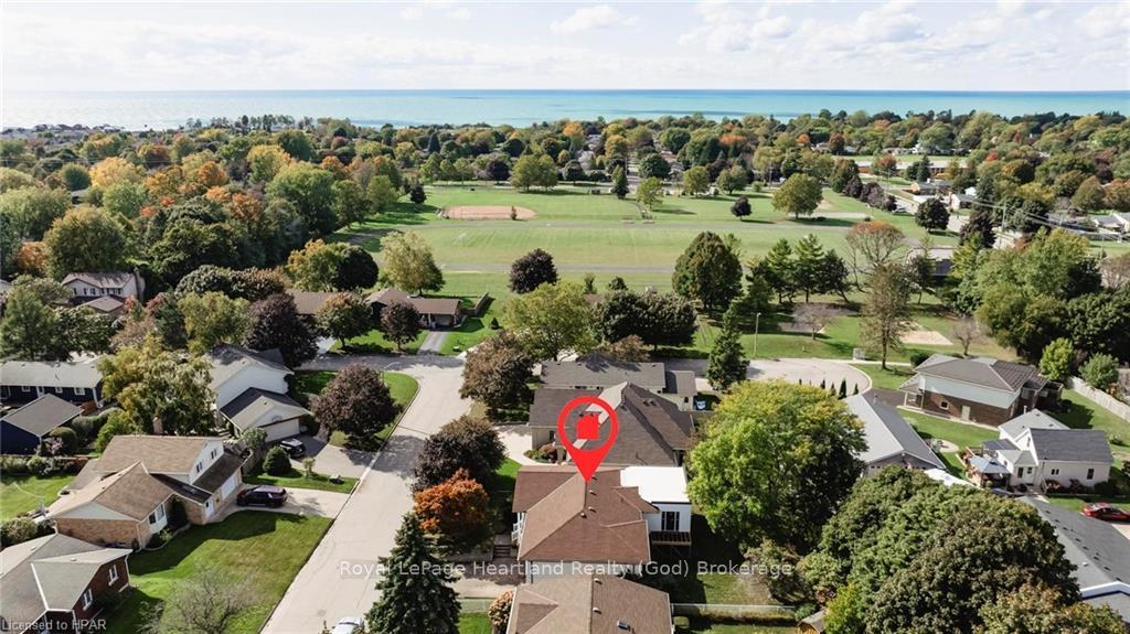 Photo 2 of 30 Leonard Drive, Goderich, Goderich (Town) — HOMEH