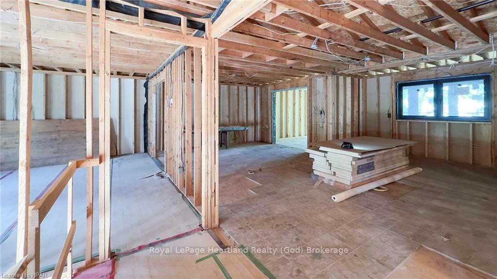 Photo 9 of 30 Leonard Drive, Goderich, Goderich (Town) — HOMEH