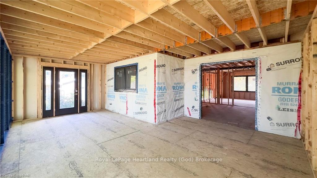 Photo 11 of 30 Leonard Drive, Goderich, Goderich (Town) — HOMEH