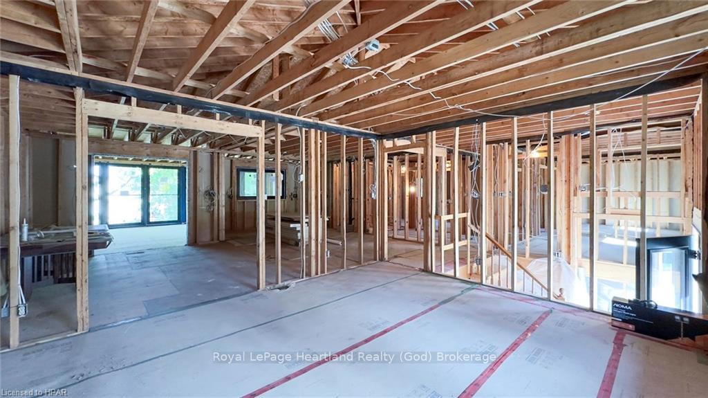 Photo 14 of 30 Leonard Drive, Goderich, Goderich (Town) — HOMEH