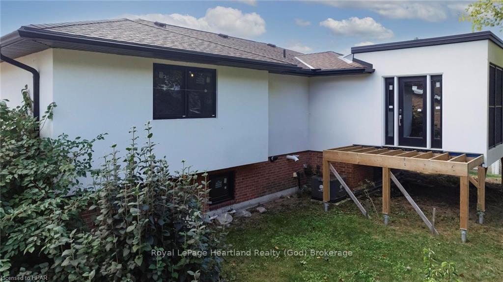 Photo 15 of 30 Leonard Drive, Goderich, Goderich (Town) — HOMEH