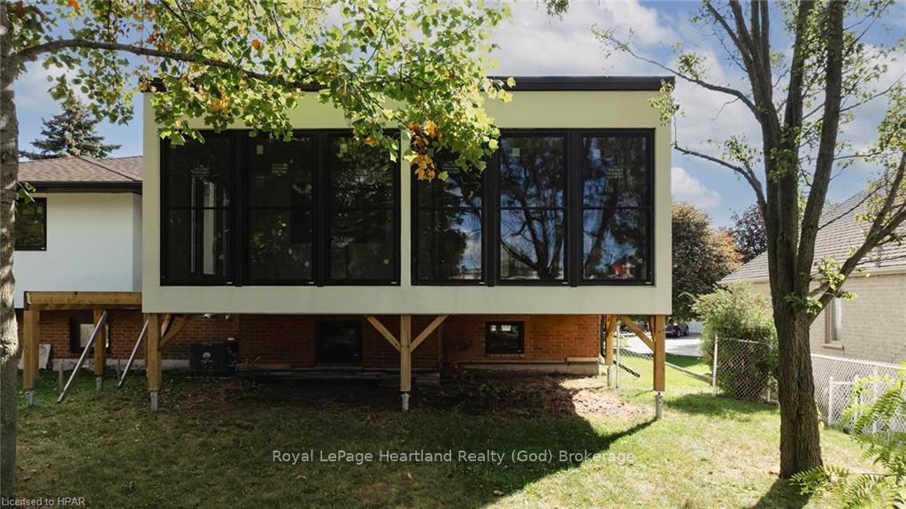 Photo 16 of 30 Leonard Drive, Goderich, Goderich (Town) — HOMEH