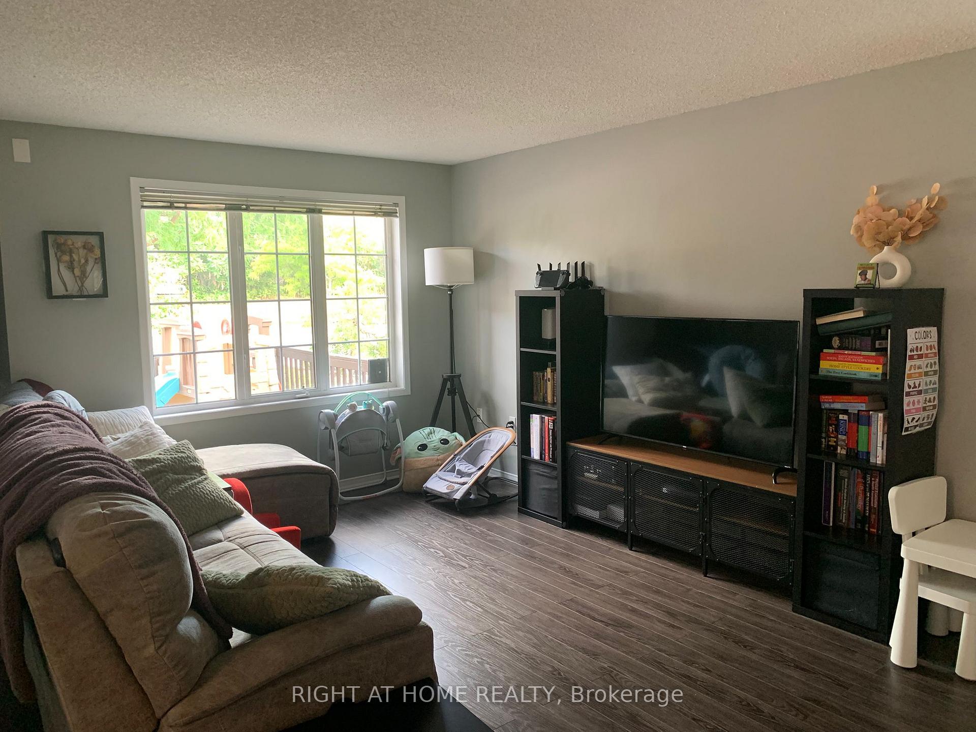 Photo 10 of 72 Sundew Drive, Barrie, Holly — HOMEH