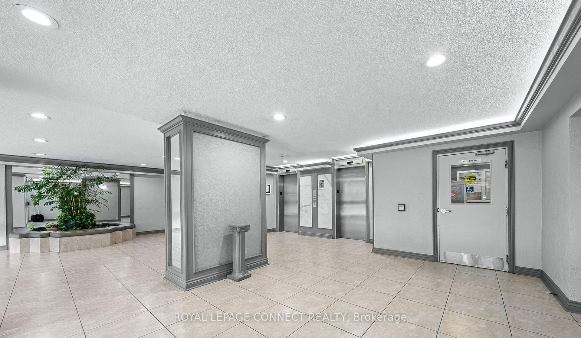 Photo 3 of Unit 910, 80 Inverlochy Boulevard, Markham, Royal Orchard — HOMEH