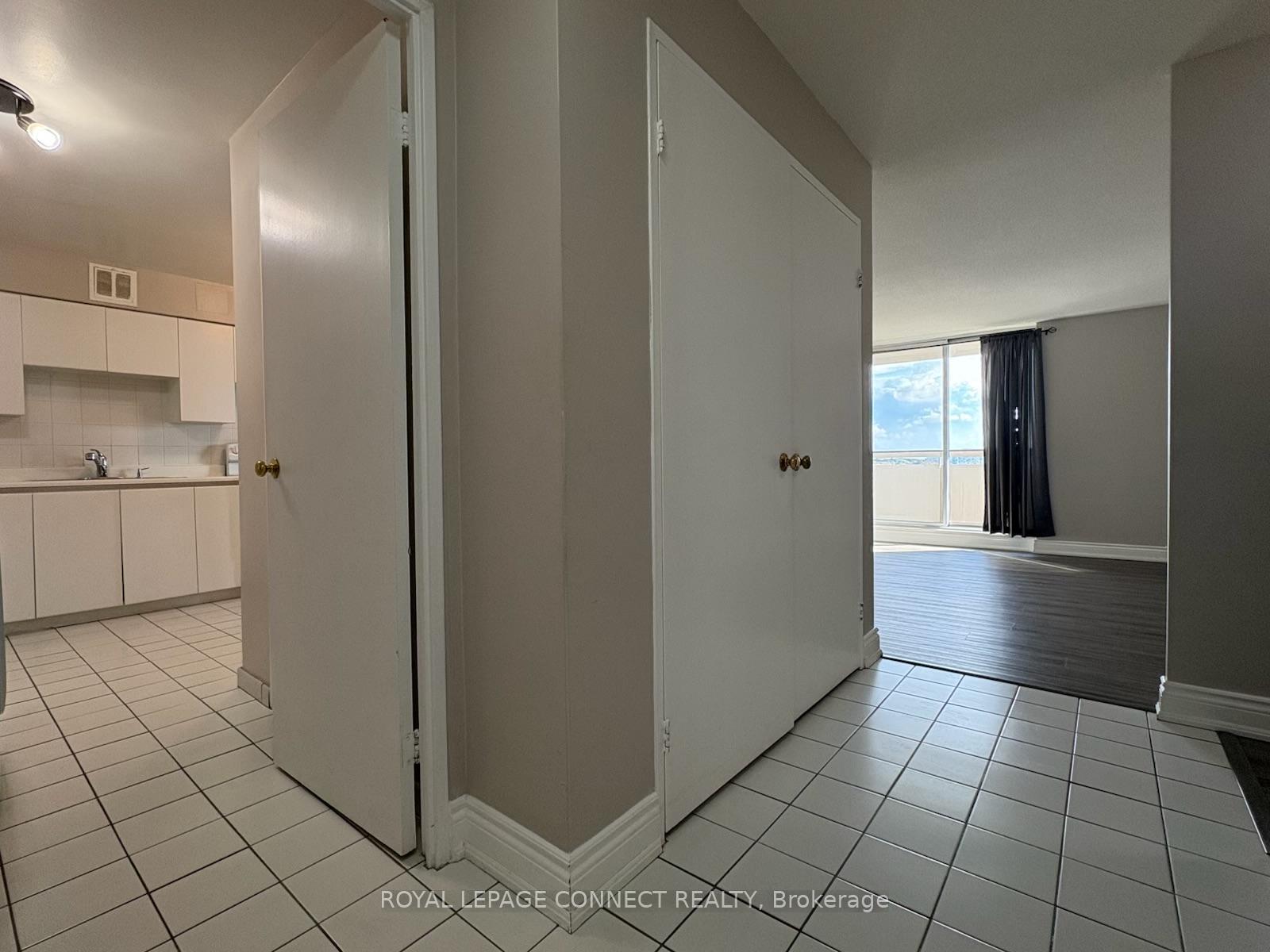 Photo 6 of Unit 910, 80 Inverlochy Boulevard, Markham, Royal Orchard — HOMEH