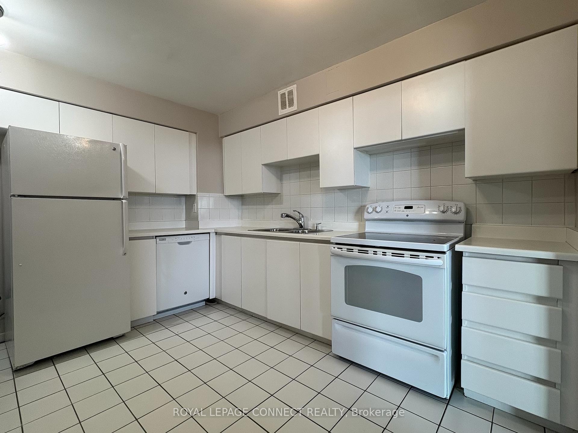 Photo 7 of Unit 910, 80 Inverlochy Boulevard, Markham, Royal Orchard — HOMEH