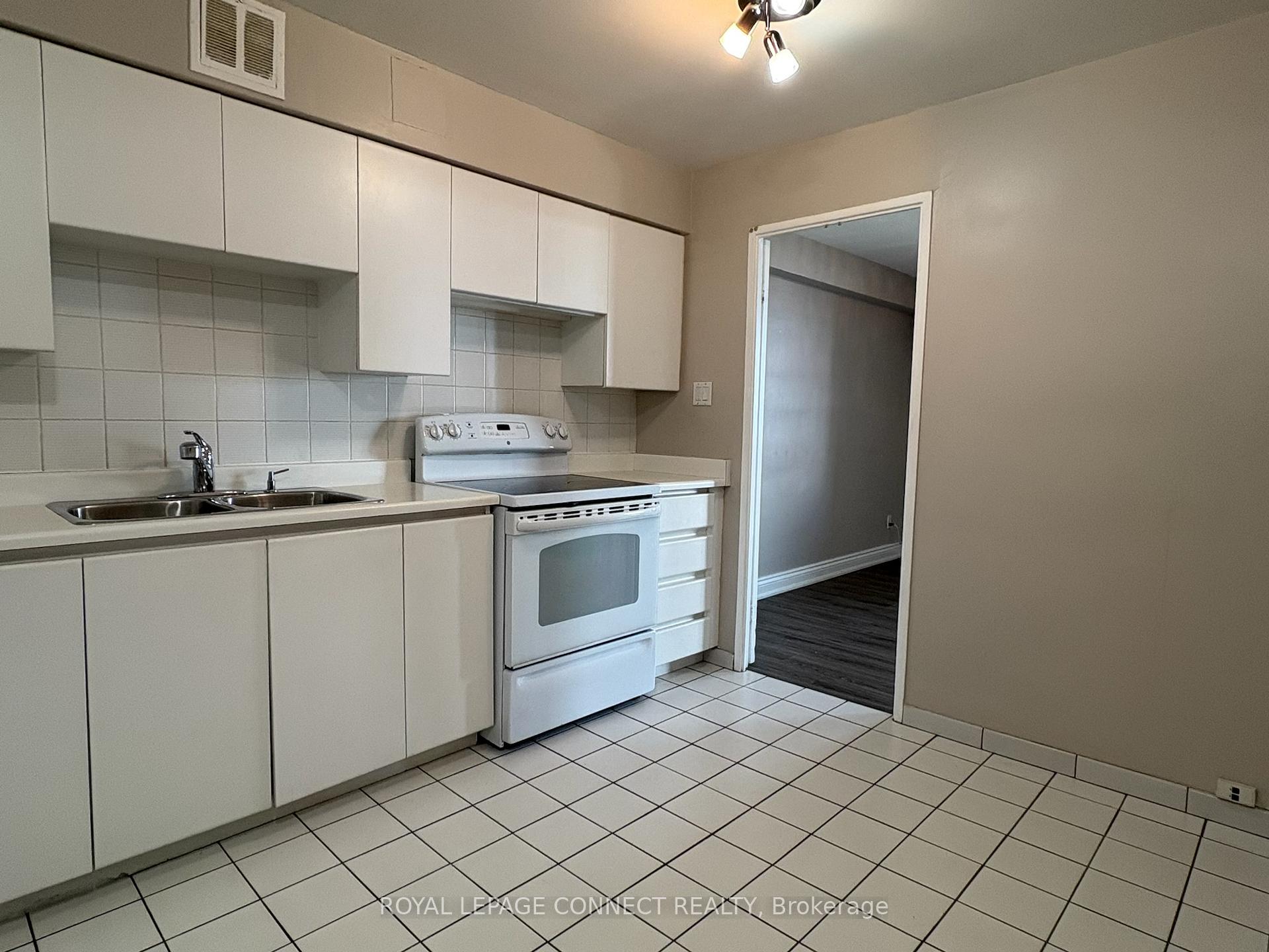 Photo 8 of Unit 910, 80 Inverlochy Boulevard, Markham, Royal Orchard — HOMEH