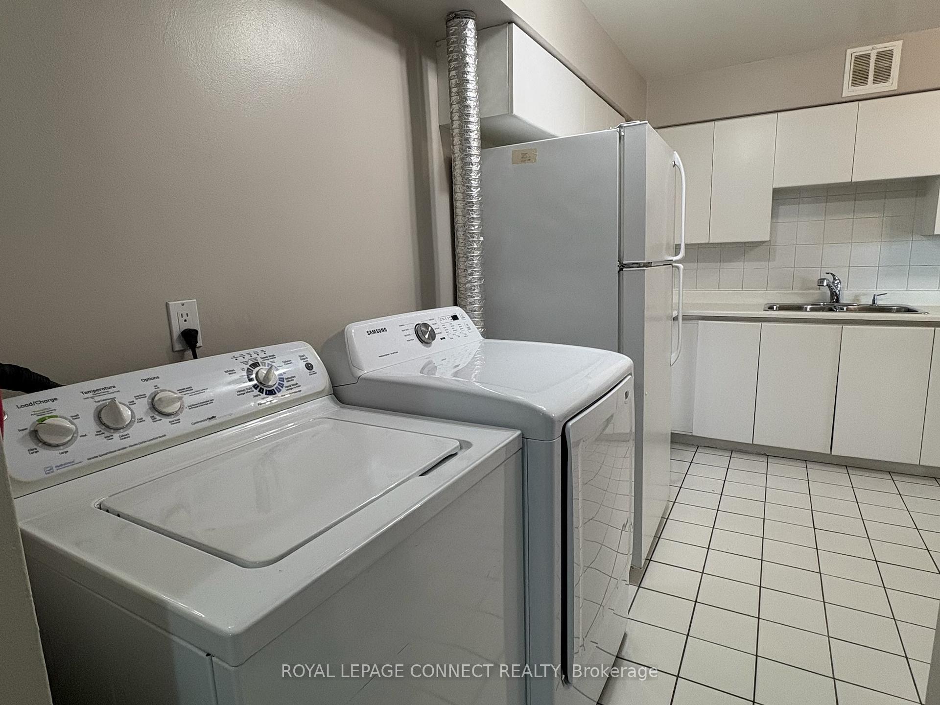 Photo 10 of Unit 910, 80 Inverlochy Boulevard, Markham, Royal Orchard — HOMEH
