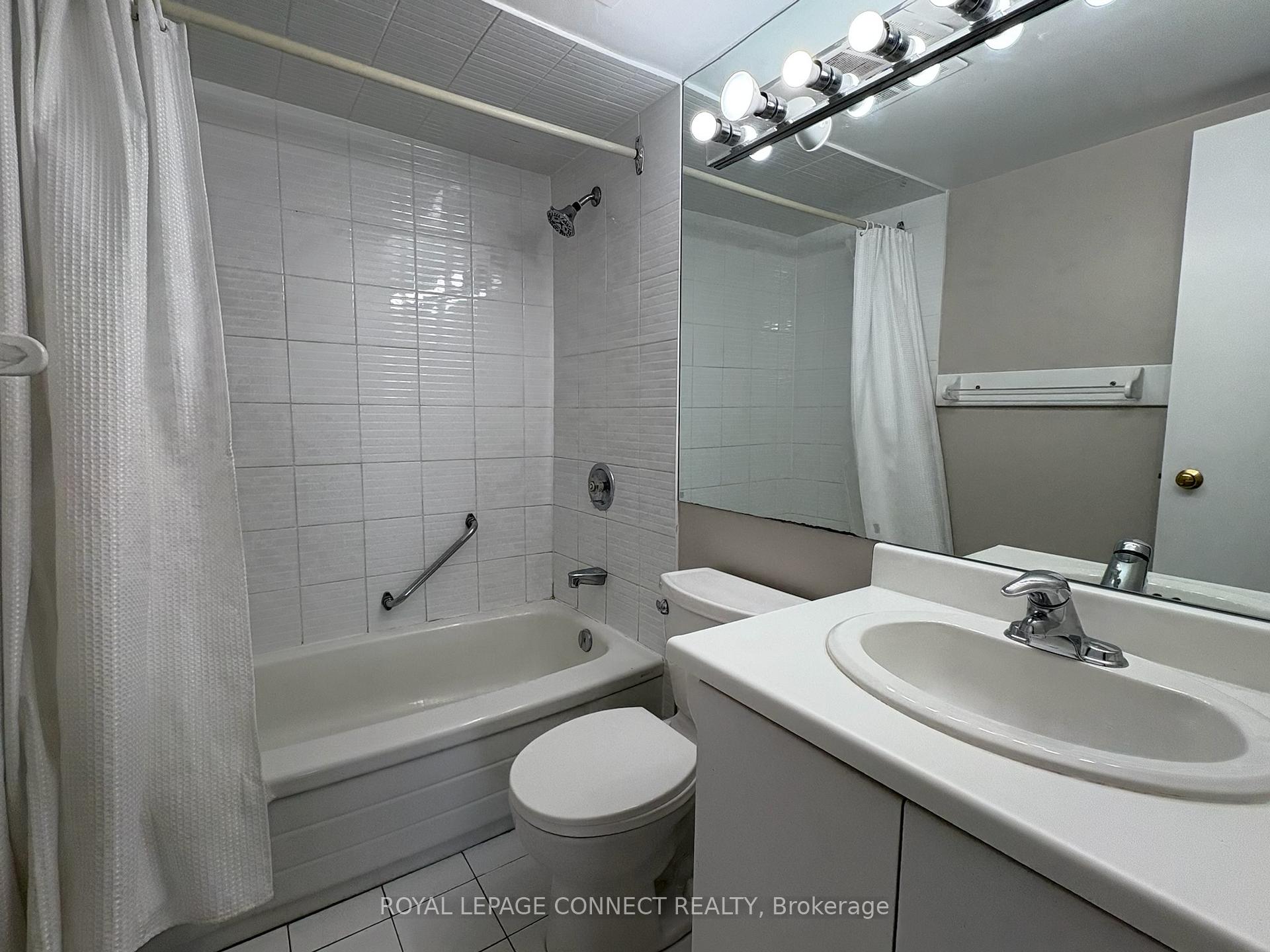 Photo 18 of Unit 910, 80 Inverlochy Boulevard, Markham, Royal Orchard — HOMEH