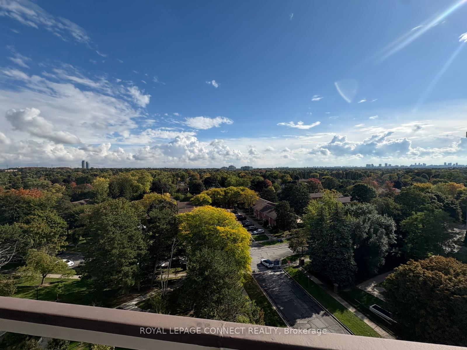 Photo 26 of Unit 910, 80 Inverlochy Boulevard, Markham, Royal Orchard — HOMEH