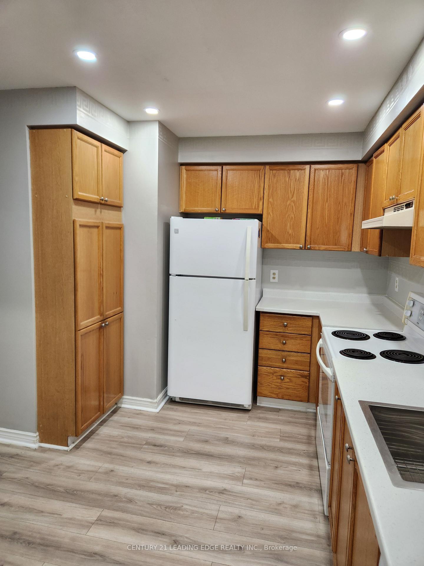 Photo 7 of 43 Poolton Crescent, Clarington, Courtice — HOMEH
