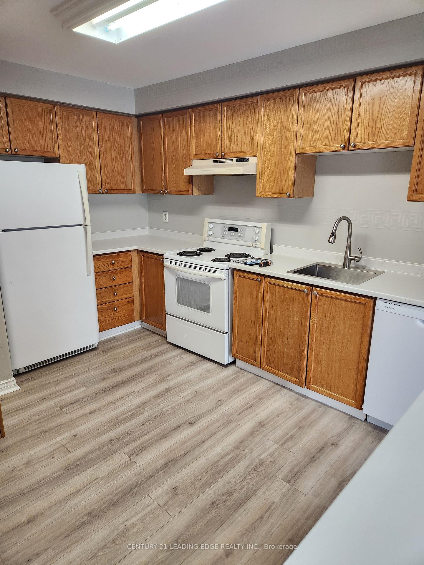 Photo 8 of 43 Poolton Crescent, Clarington, Courtice — HOMEH