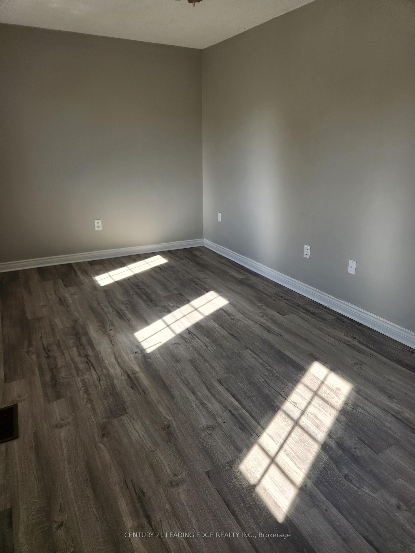 Photo 13 of 43 Poolton Crescent, Clarington, Courtice — HOMEH