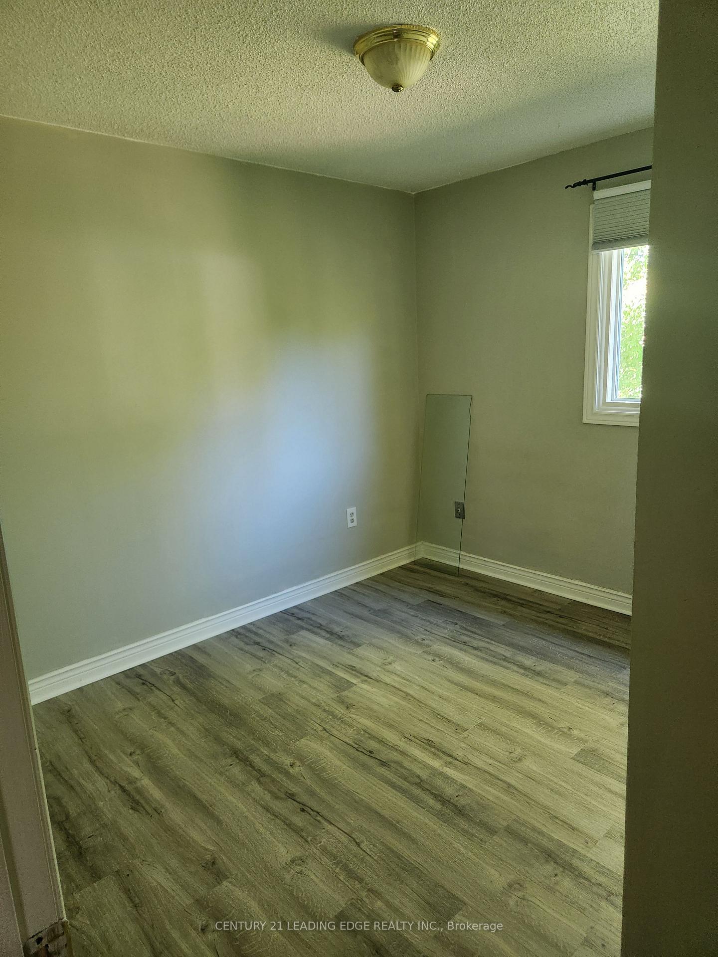 Photo 14 of 43 Poolton Crescent, Clarington, Courtice — HOMEH