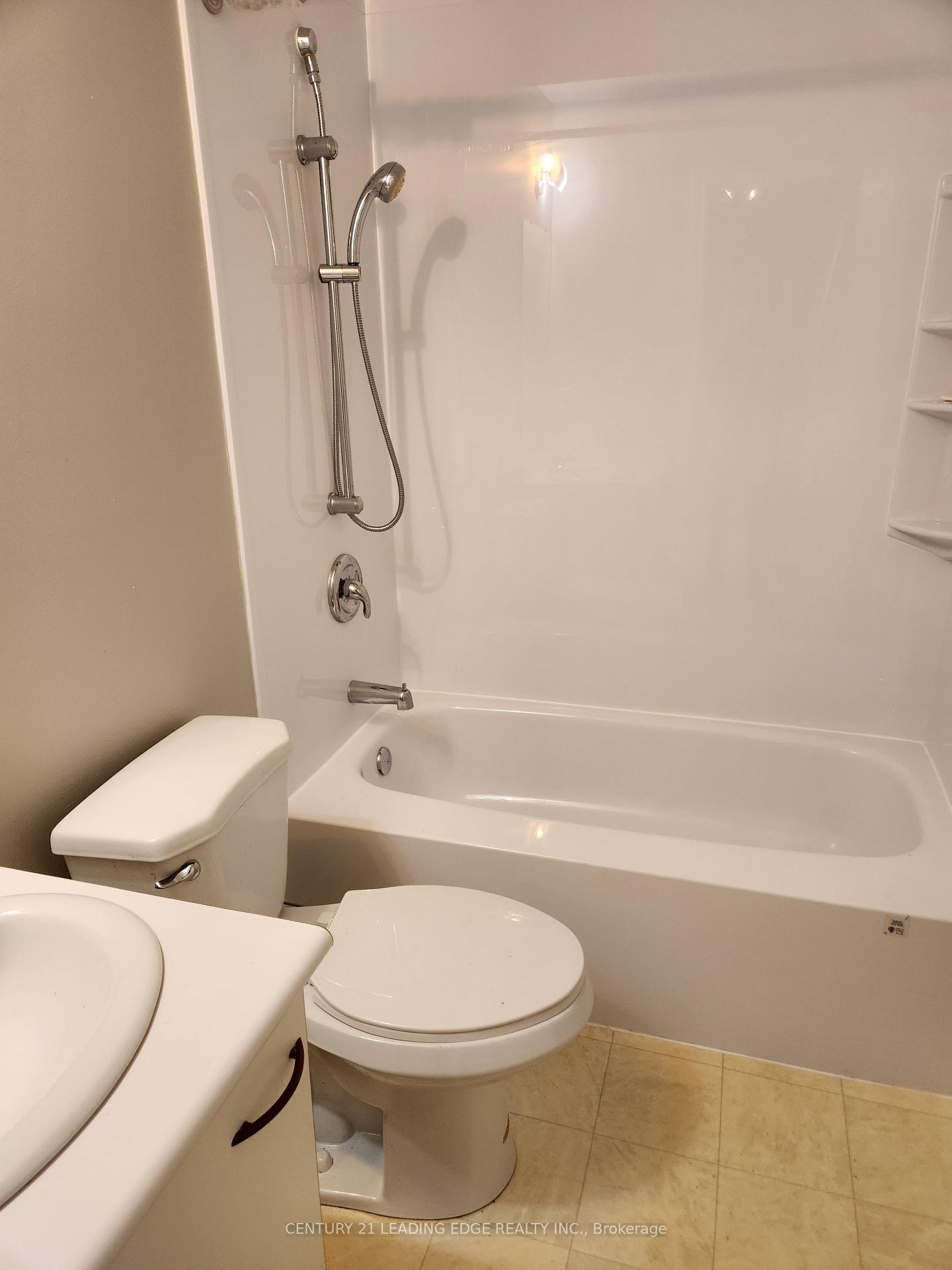 Photo 16 of 43 Poolton Crescent, Clarington, Courtice — HOMEH