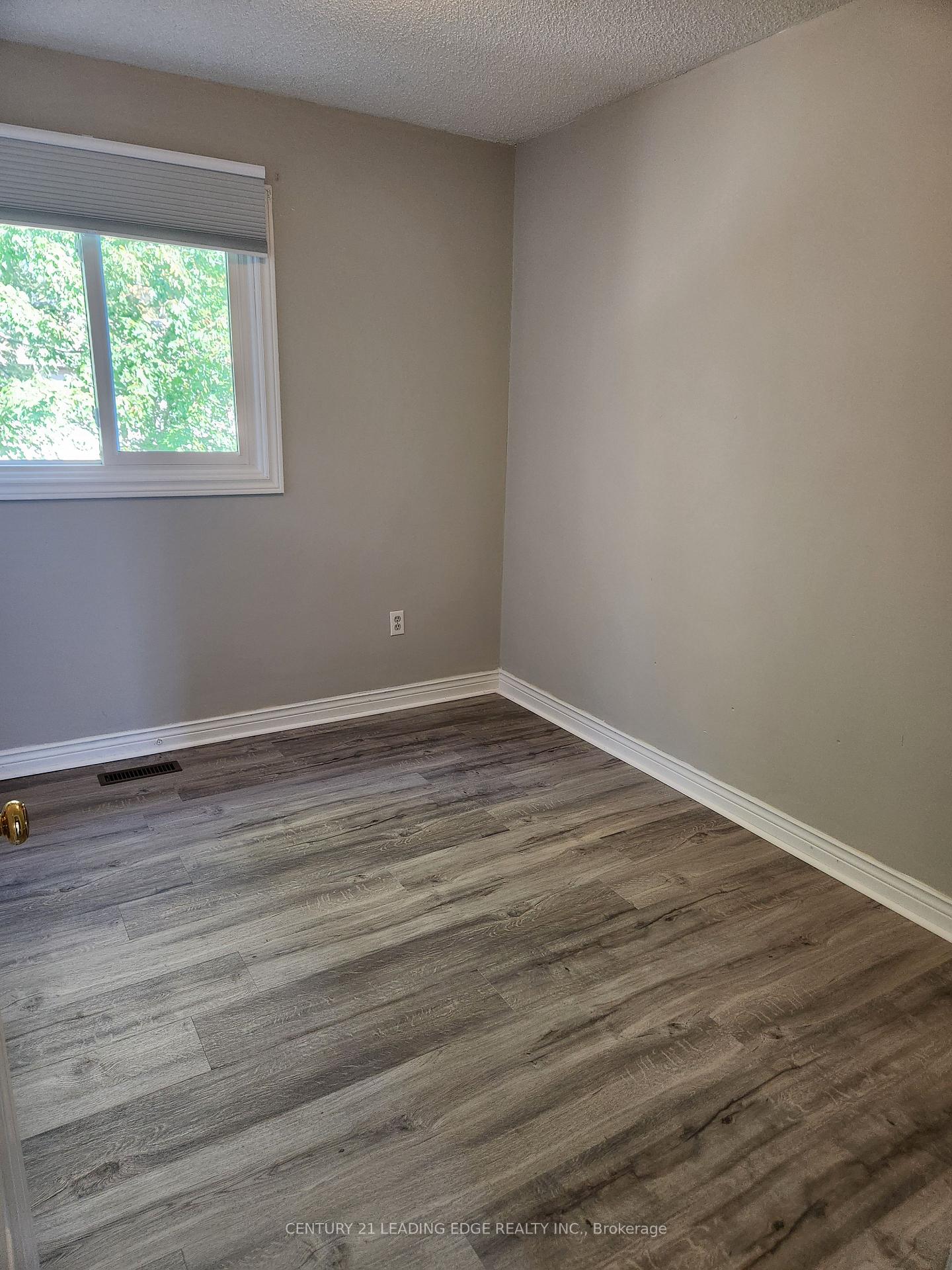 Photo 19 of 43 Poolton Crescent, Clarington, Courtice — HOMEH