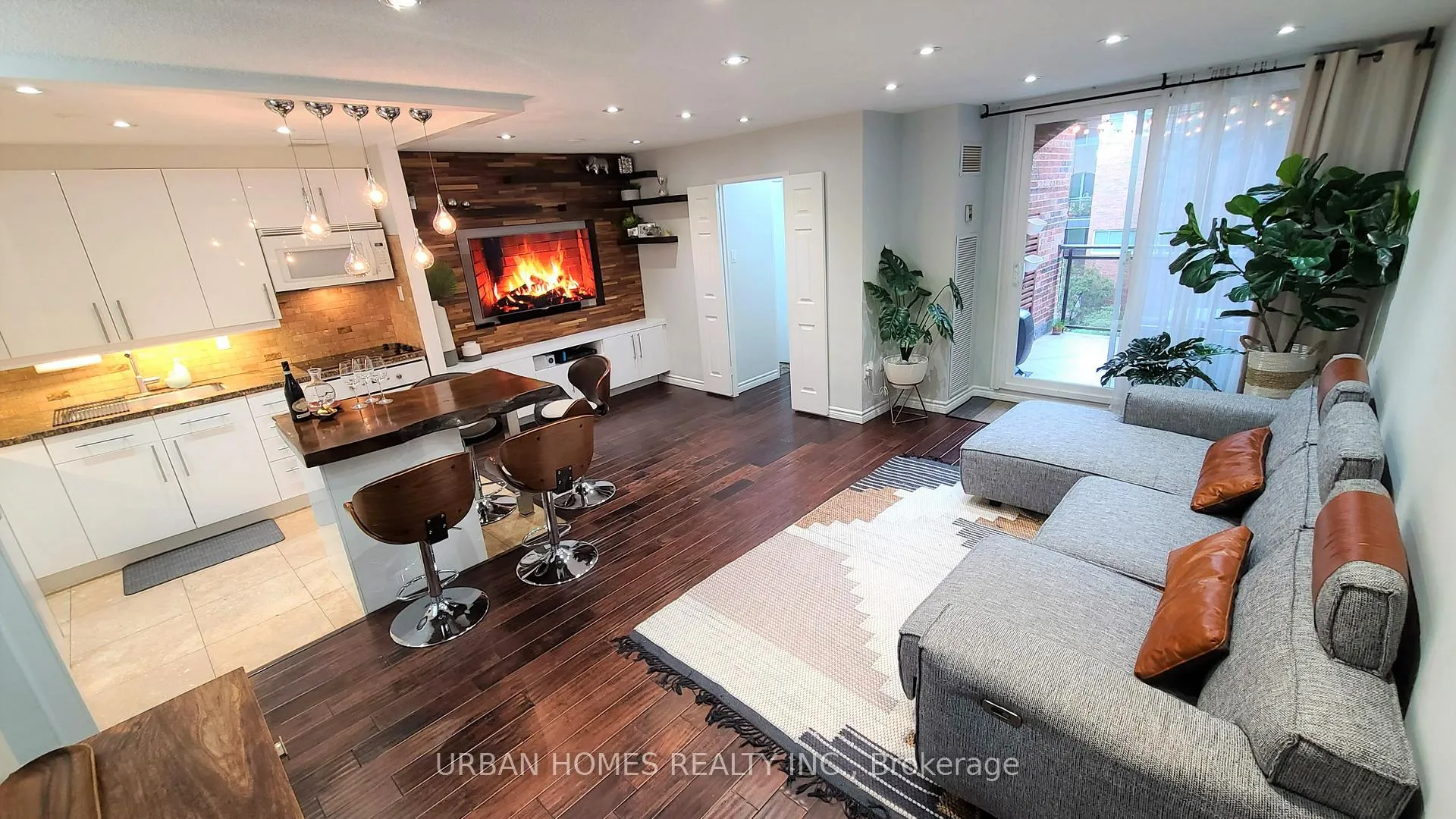Photo 1 of Unit 215, 16A Elgin Street, Markham, Thornhill — HOMEH
