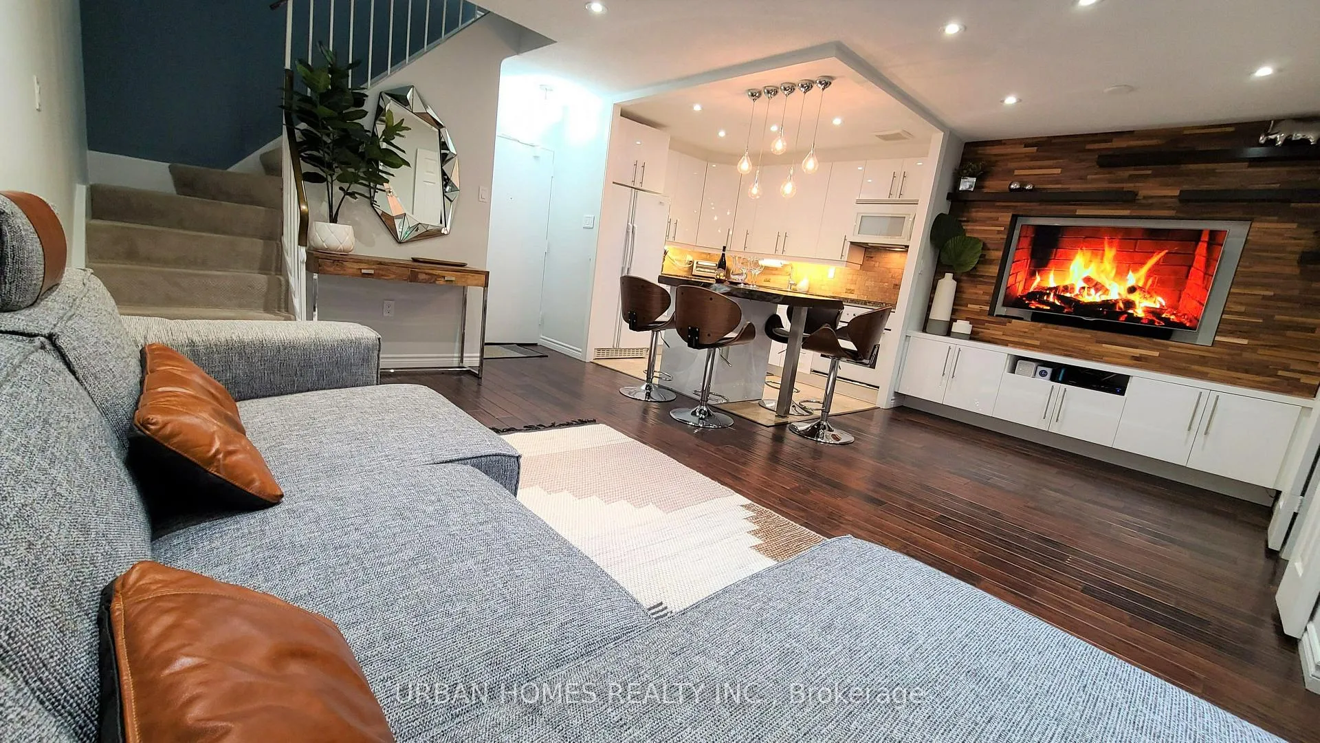Photo 2 of Unit 215, 16A Elgin Street, Markham, Thornhill — HOMEH