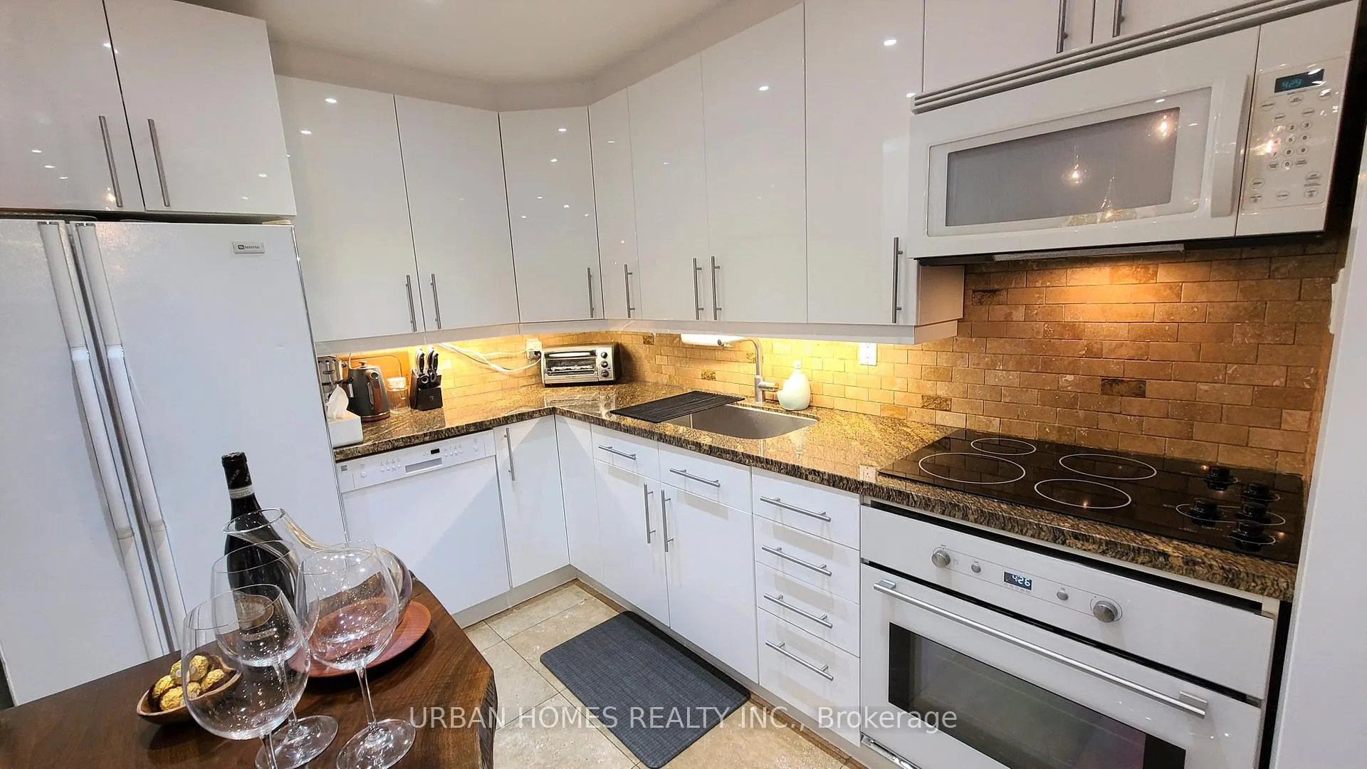 Photo 6 of Unit 215, 16A Elgin Street, Markham, Thornhill — HOMEH