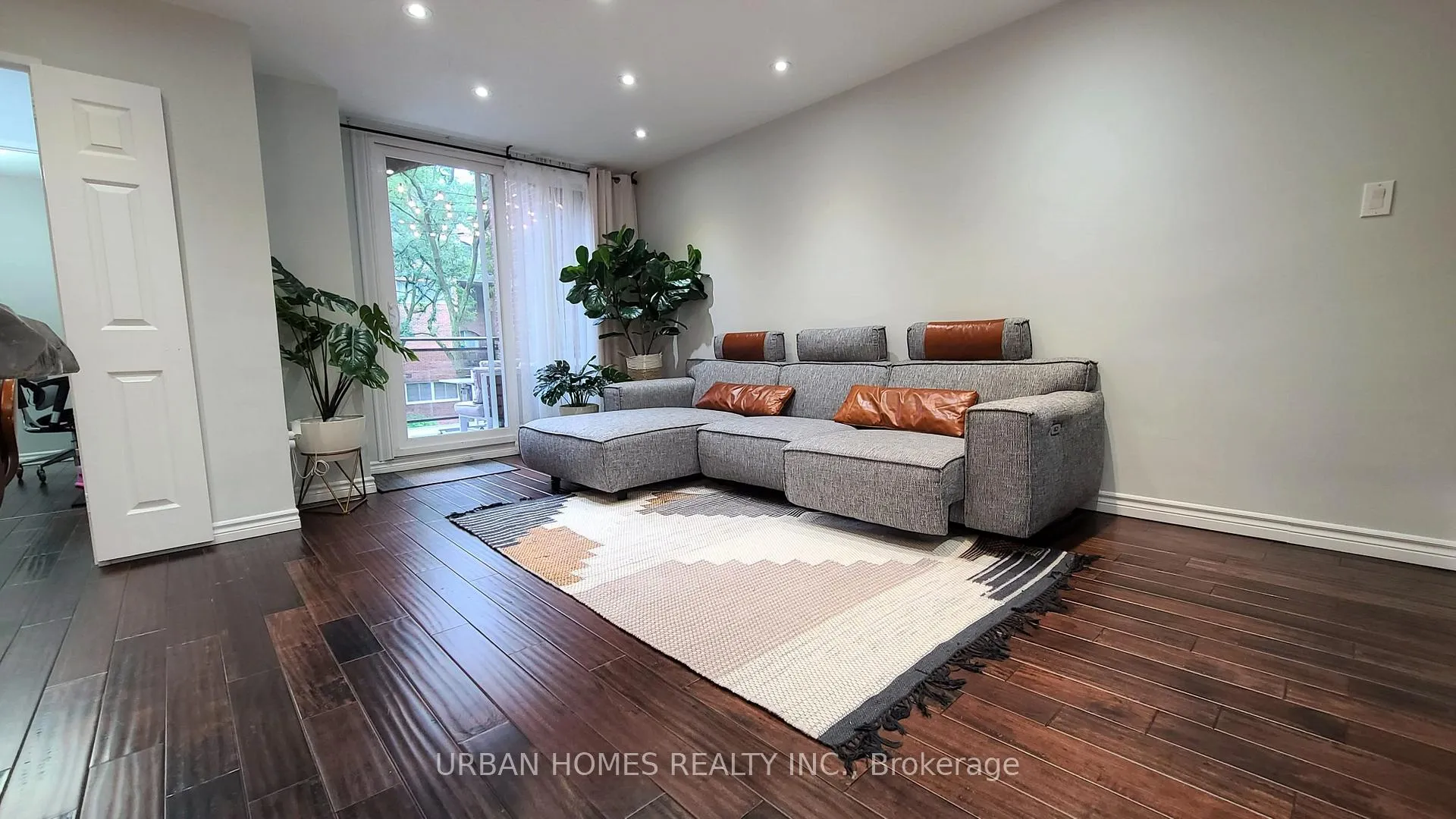 Photo 11 of Unit 215, 16A Elgin Street, Markham, Thornhill — HOMEH