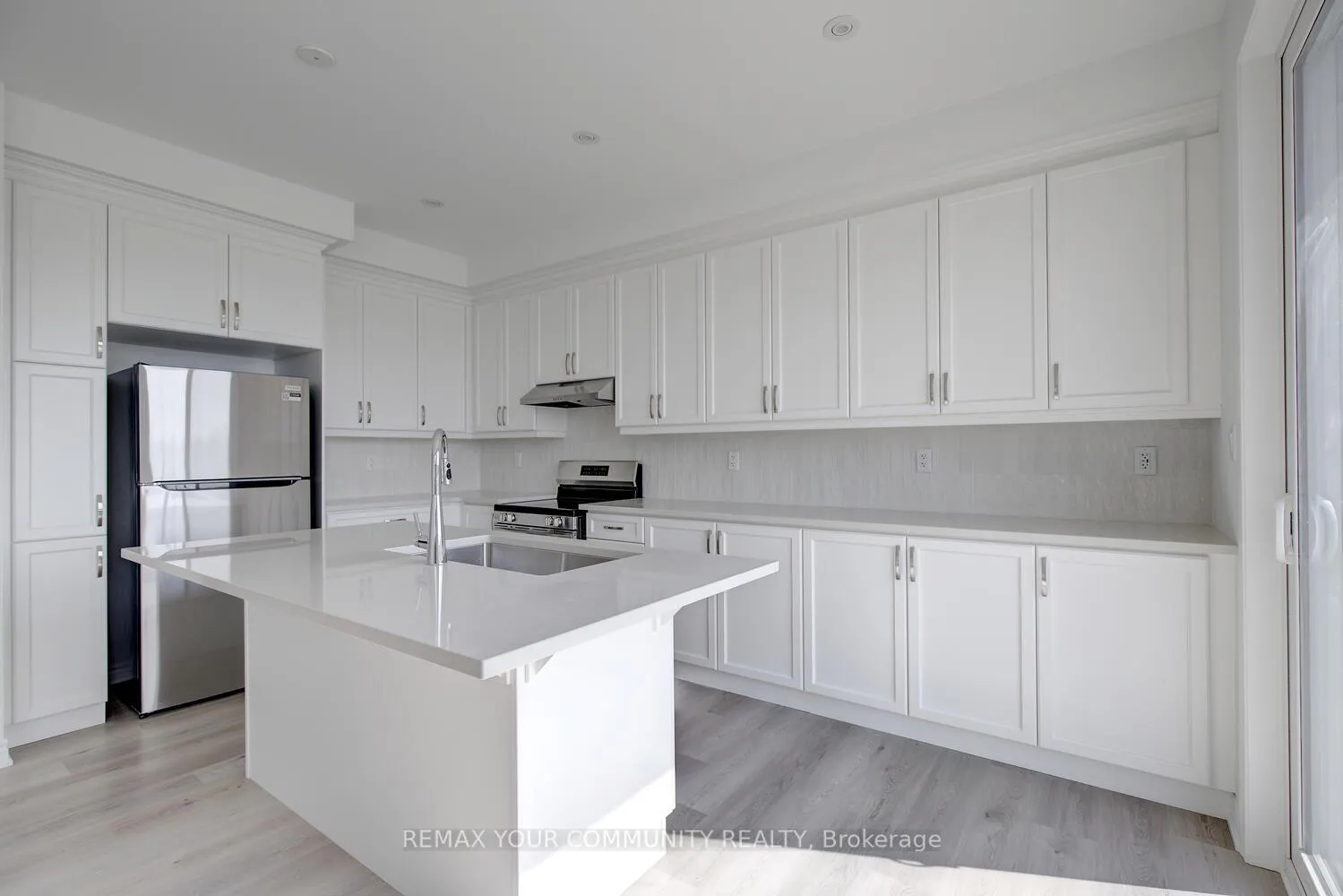 Photo 14 of 72 Vinewood Crescent, Barrie, Rural Barrie Southeast — HOMEH