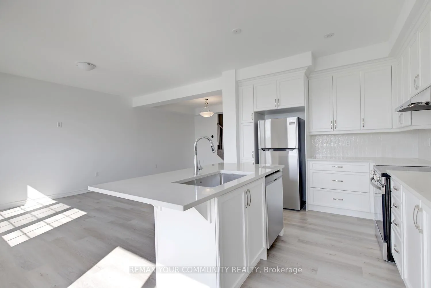 Photo 15 of 72 Vinewood Crescent, Barrie, Rural Barrie Southeast — HOMEH