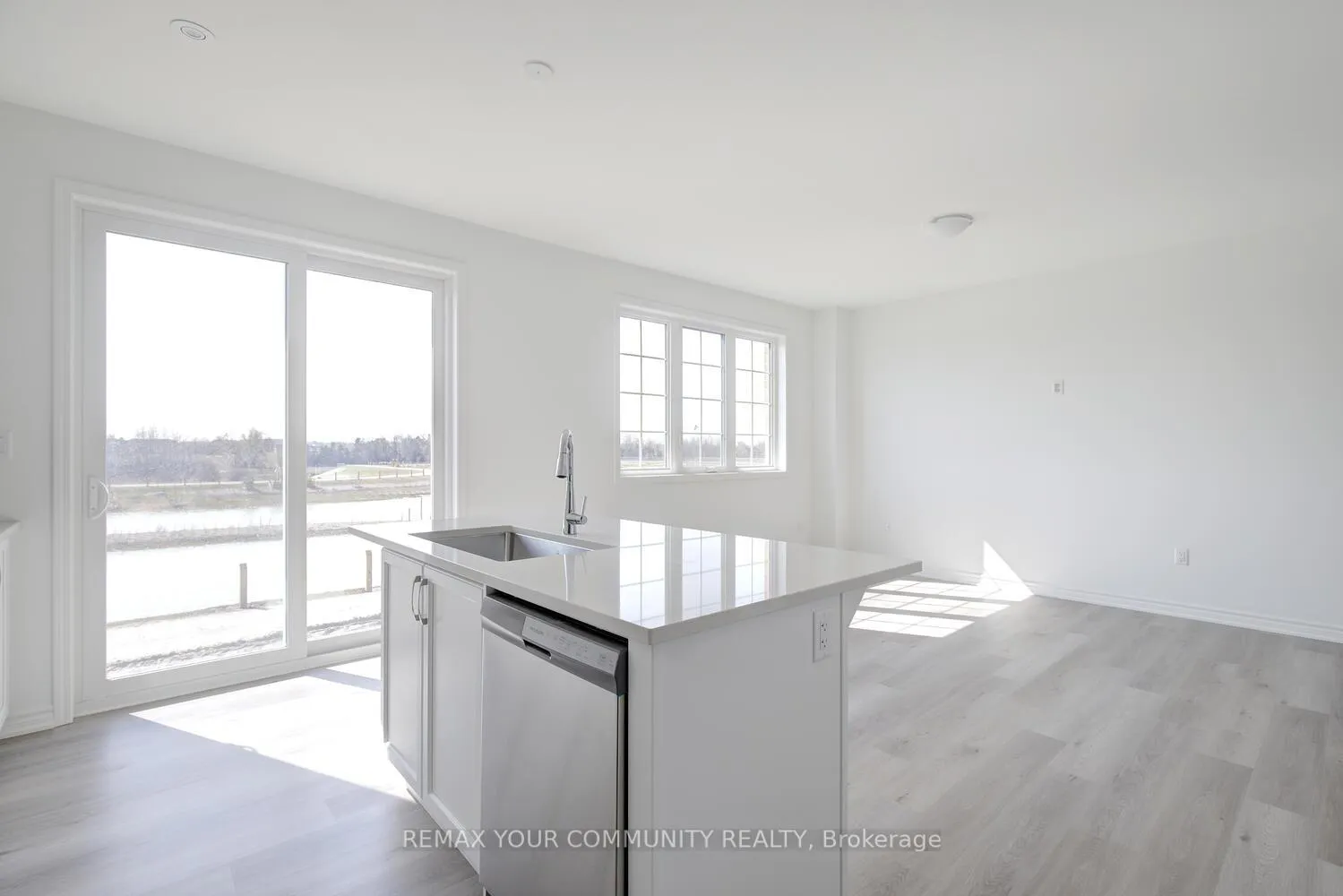 Photo 16 of 72 Vinewood Crescent, Barrie, Rural Barrie Southeast — HOMEH