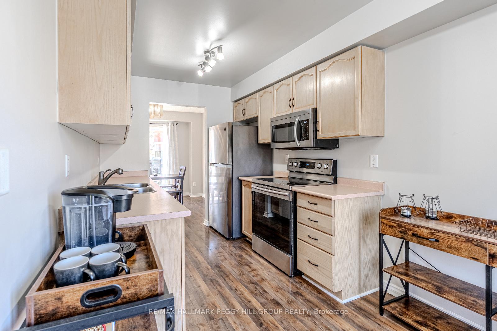 Photo 3 of 5 Lyfytt Crescent, Barrie, West Bayfield — HOMEH