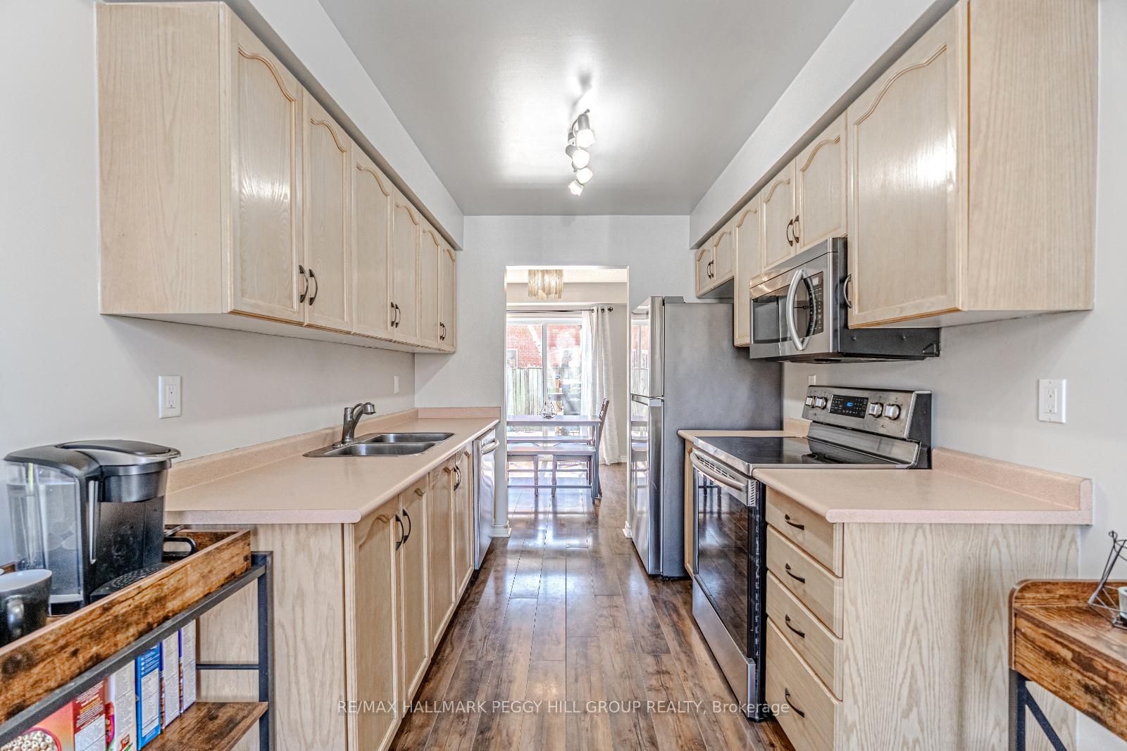 Photo 4 of 5 Lyfytt Crescent, Barrie, West Bayfield — HOMEH