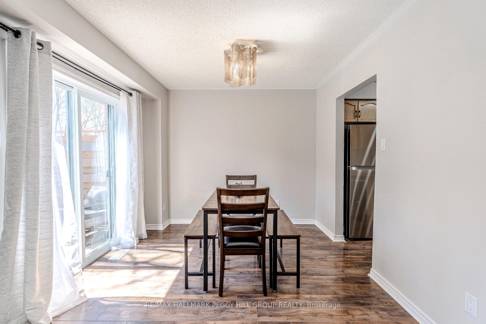 Photo 5 of 5 Lyfytt Crescent, Barrie, West Bayfield — HOMEH