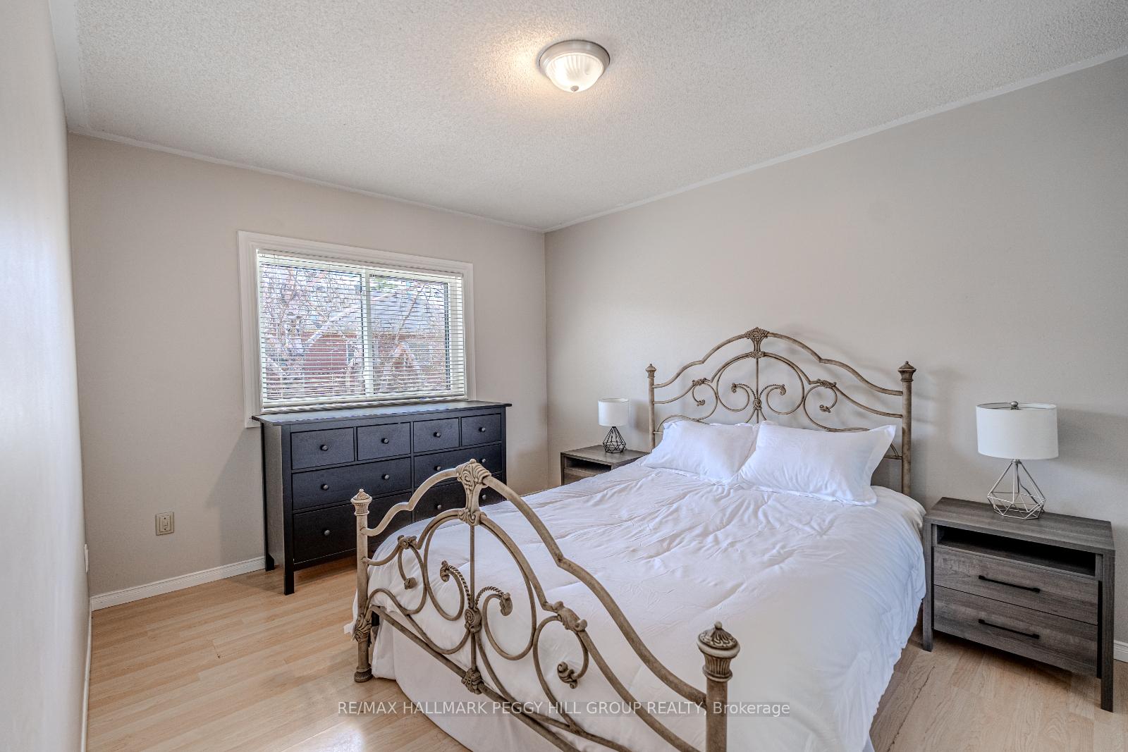 Photo 7 of 5 Lyfytt Crescent, Barrie, West Bayfield — HOMEH