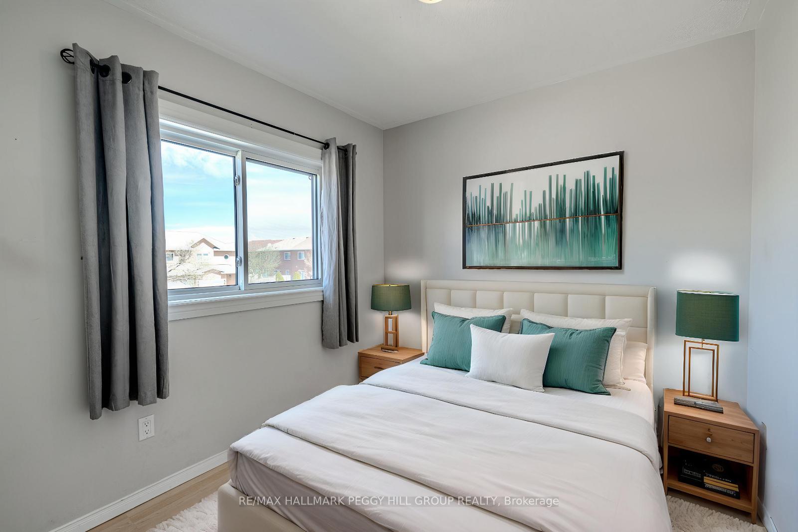 Photo 8 of 5 Lyfytt Crescent, Barrie, West Bayfield — HOMEH