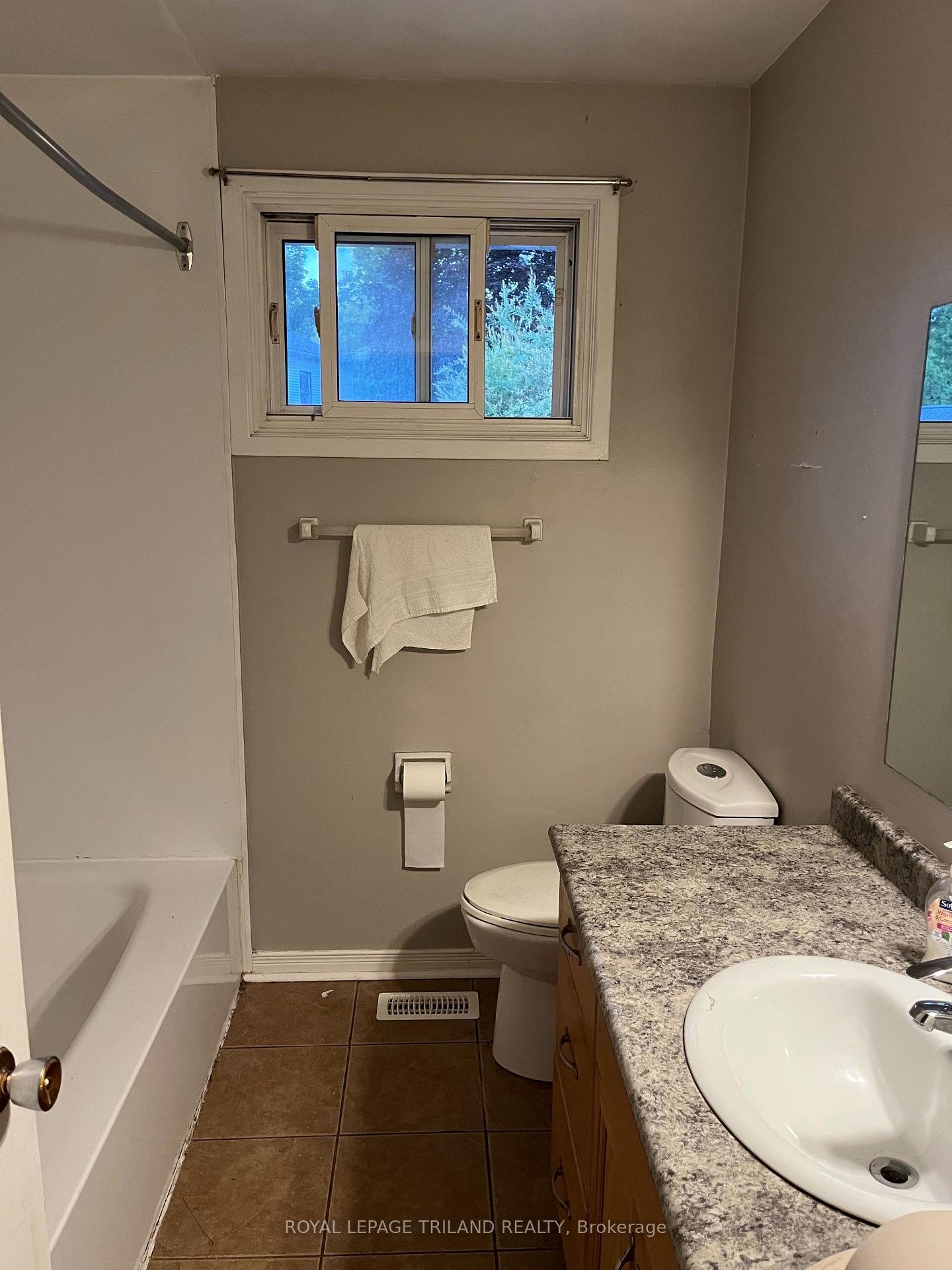 Photo 4 of 42606 Johnathon Street, Central Elgin, Union — HOMEH