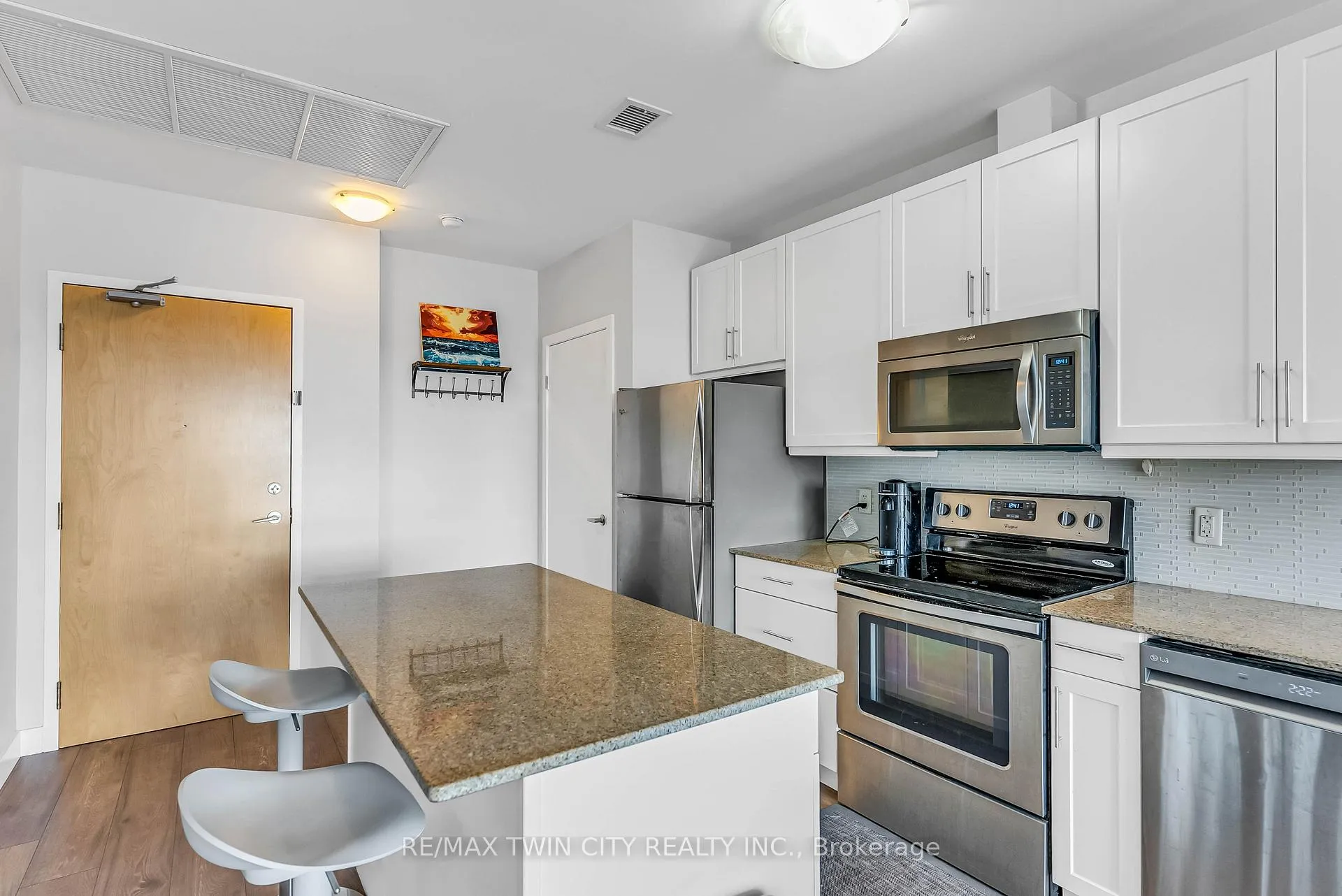 Photo 4 of Unit 806, 1 Victoria Street, Kitchener, City Commercial Core — HOMEH