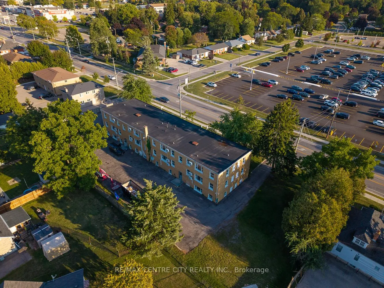 Photo 7 of Unit 10, 232 Elm Street, St. Thomas — HOMEH