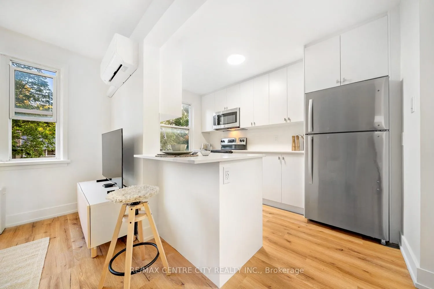 Photo 11 of Unit 10, 232 Elm Street, St. Thomas — HOMEH