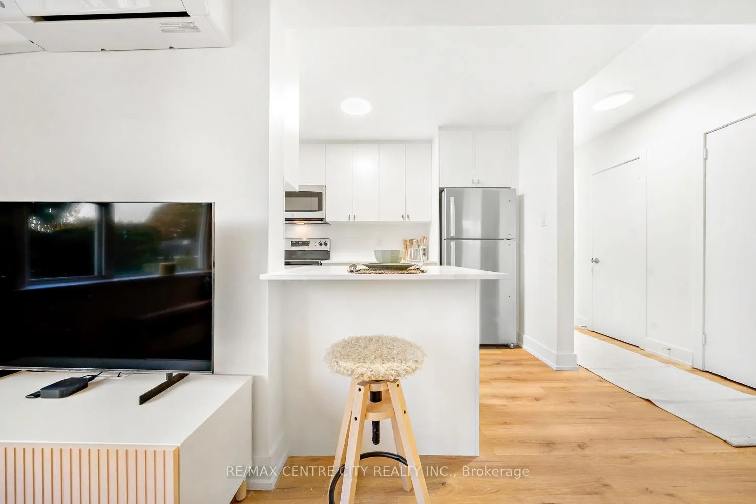 Photo 14 of Unit 10, 232 Elm Street, St. Thomas — HOMEH