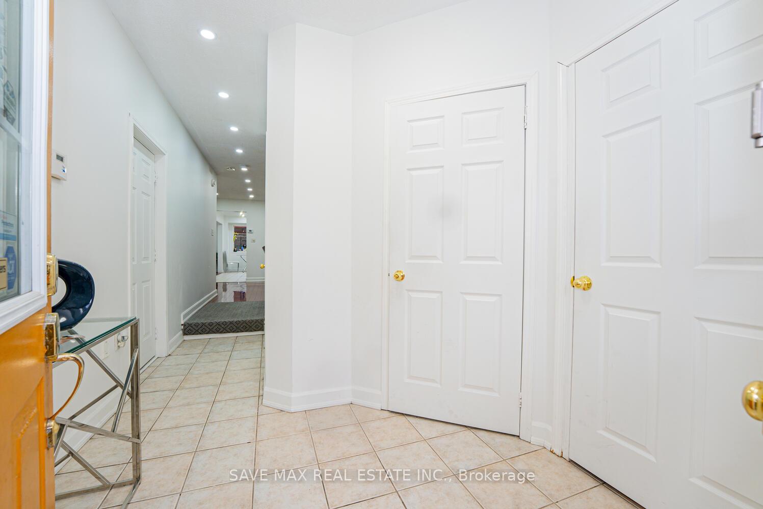 Photo 5 of 3 Gander Crescent, Brampton, Vales of Castlemore — HOMEH